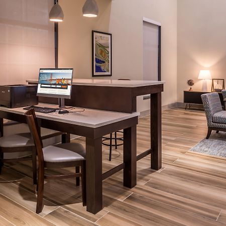 Holiday Inn And Suites Addison By Ihg Экстерьер фото
