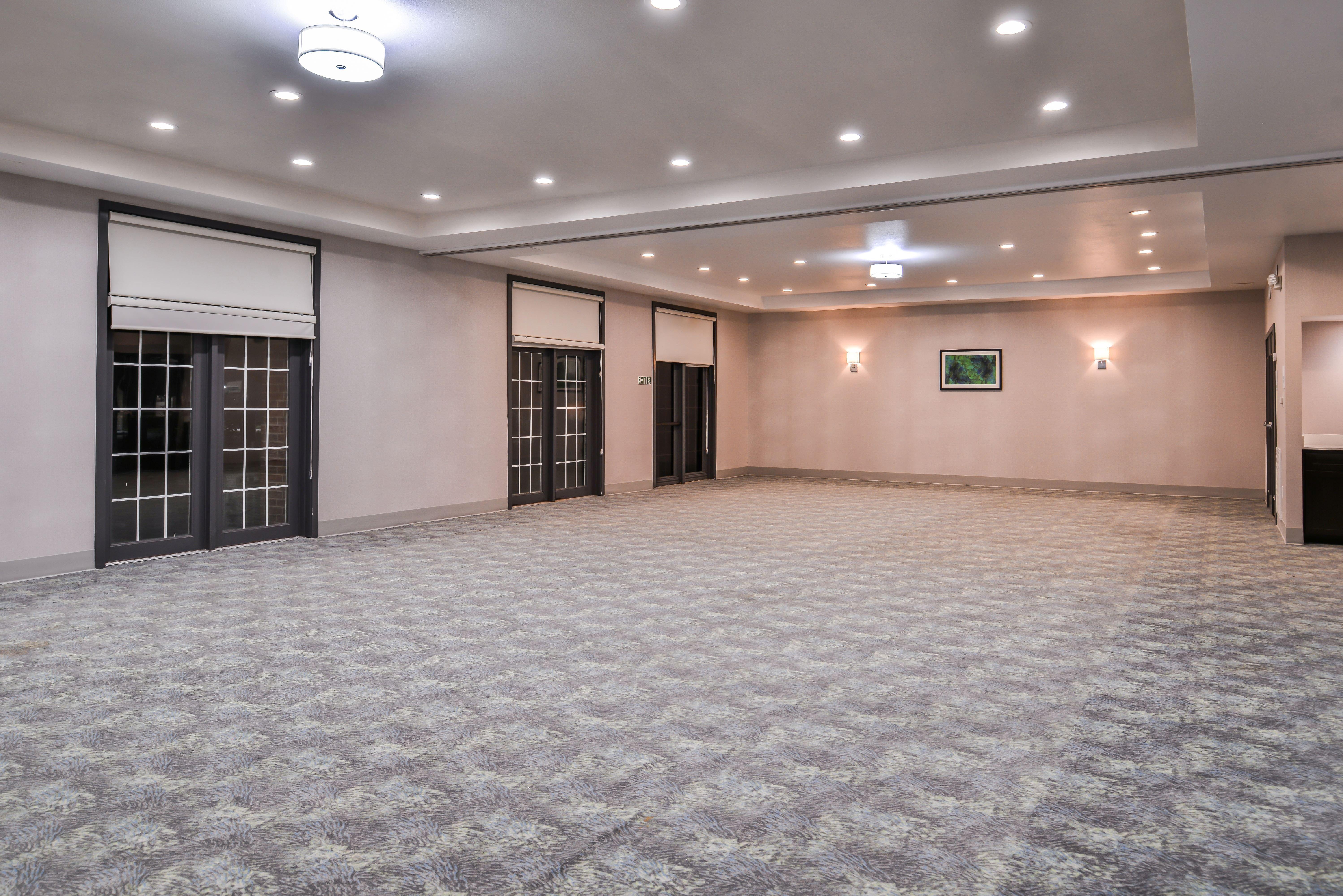 Holiday Inn And Suites Addison By Ihg Экстерьер фото