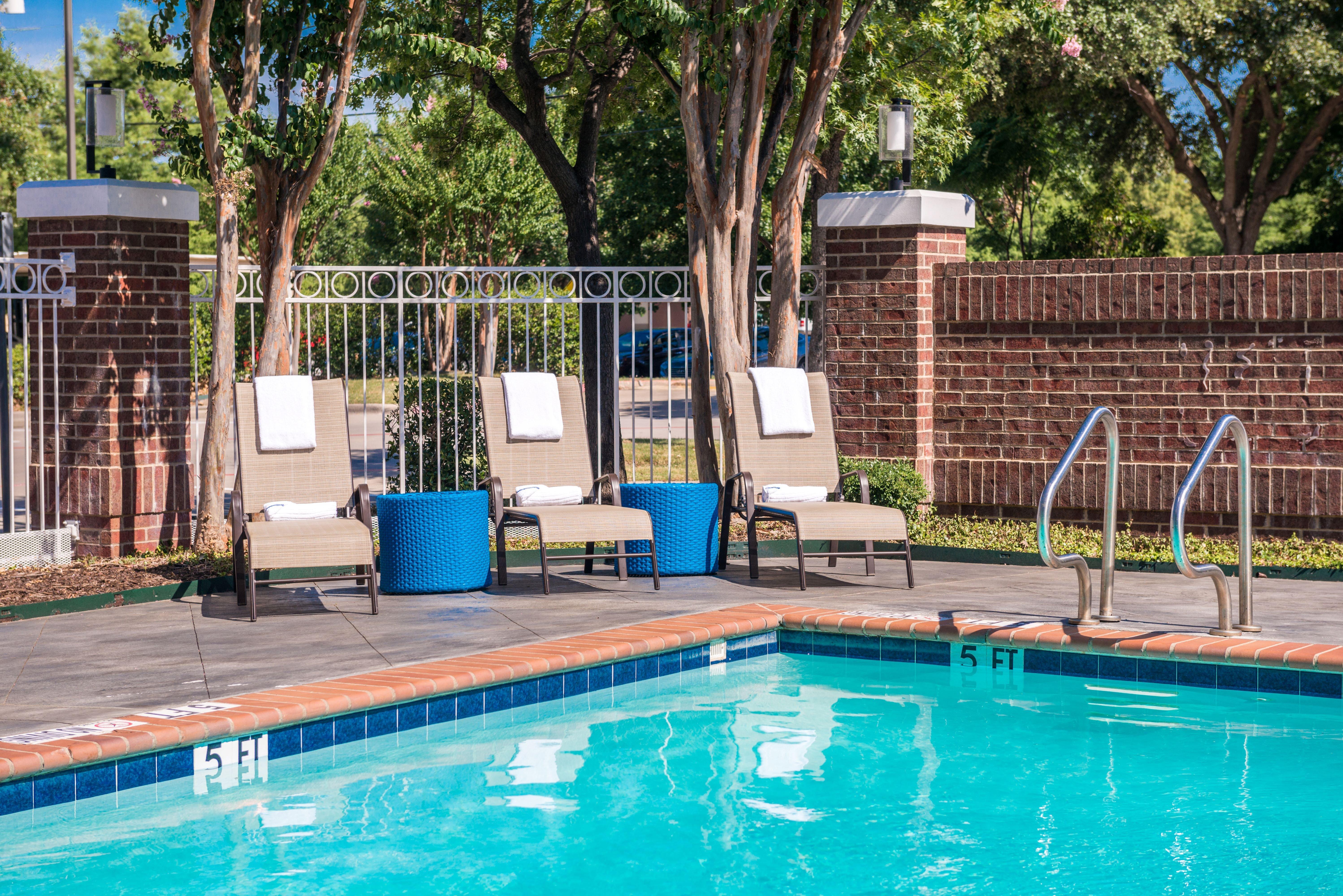 Holiday Inn And Suites Addison By Ihg Экстерьер фото