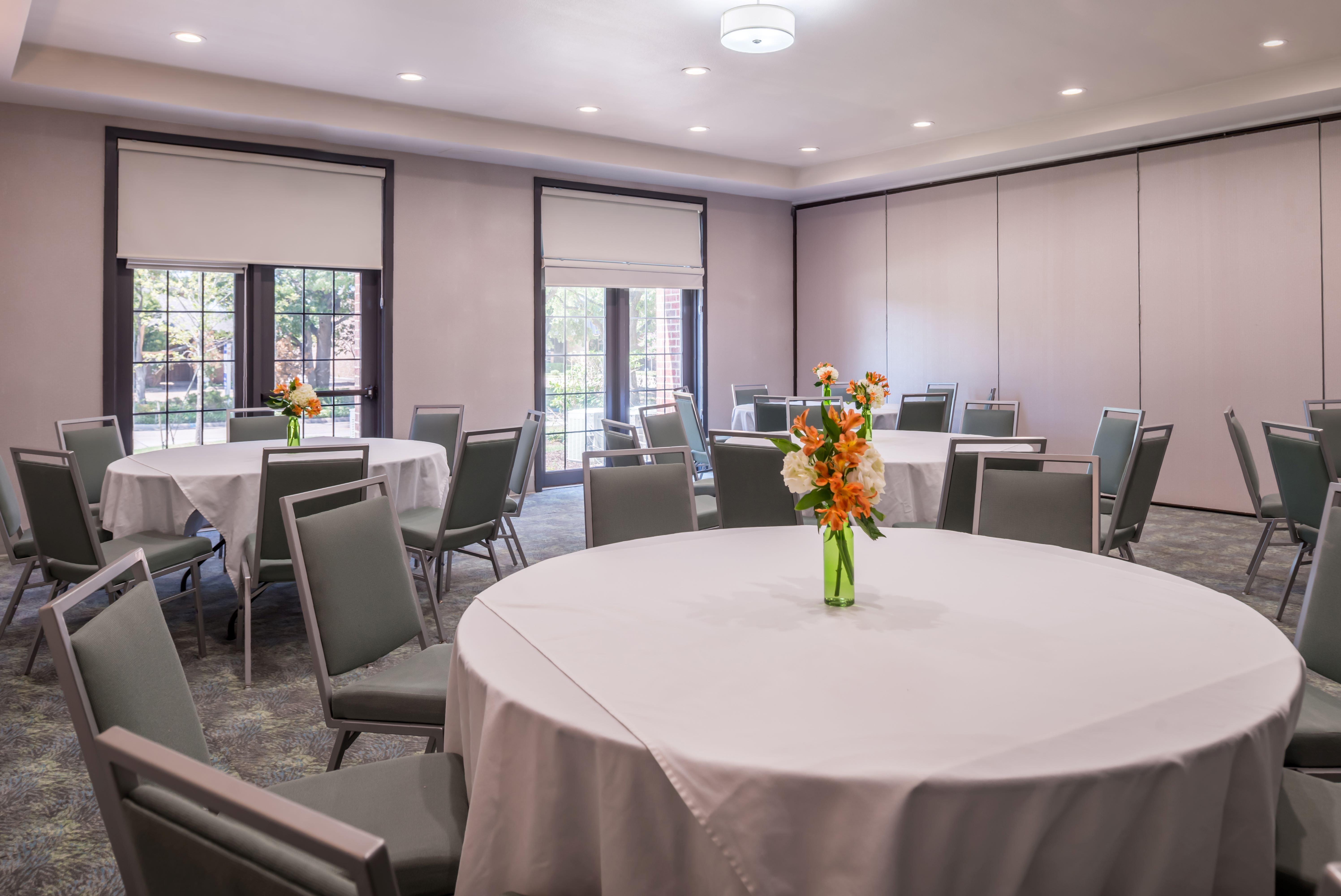 Holiday Inn And Suites Addison By Ihg Экстерьер фото