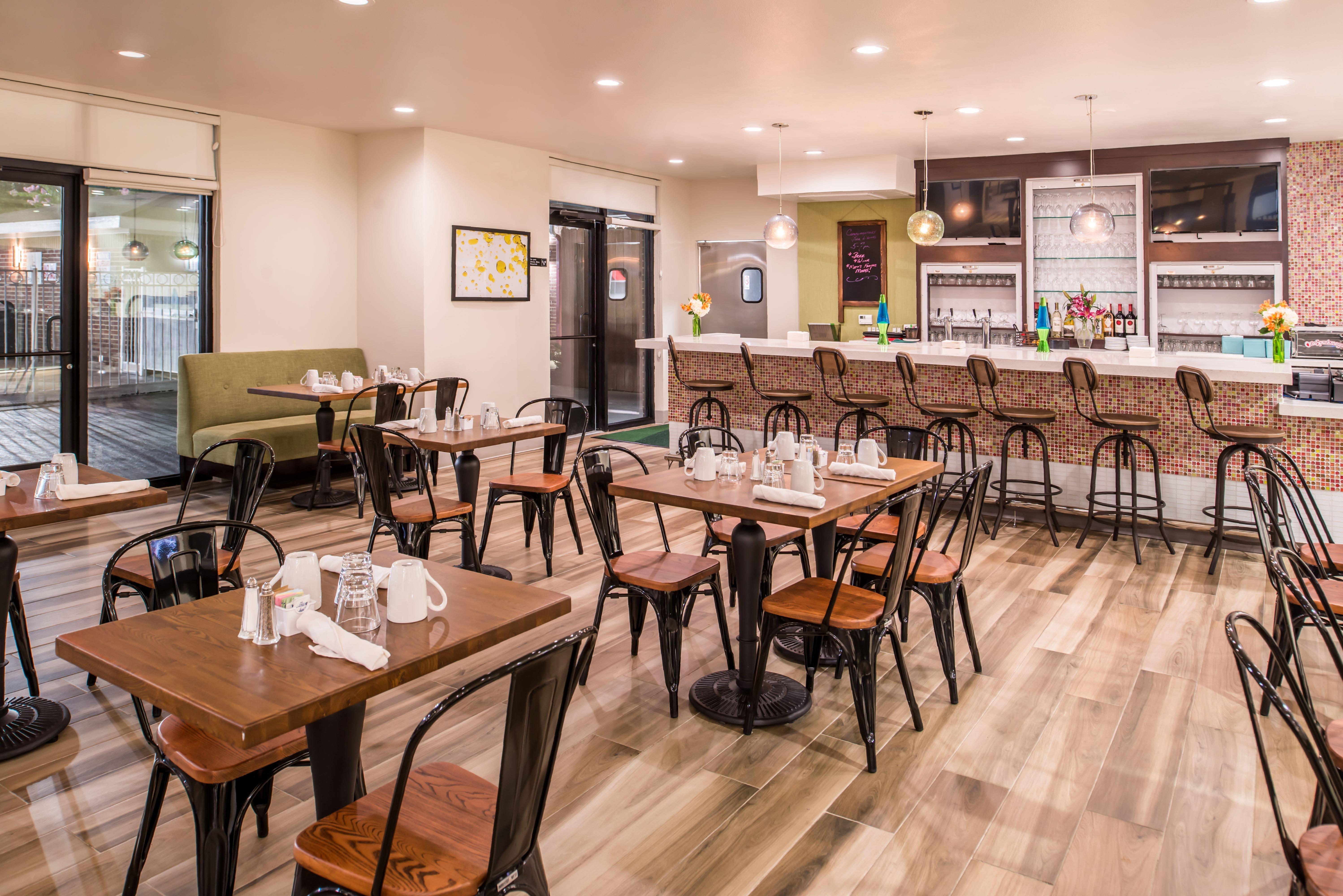 Holiday Inn And Suites Addison By Ihg Экстерьер фото