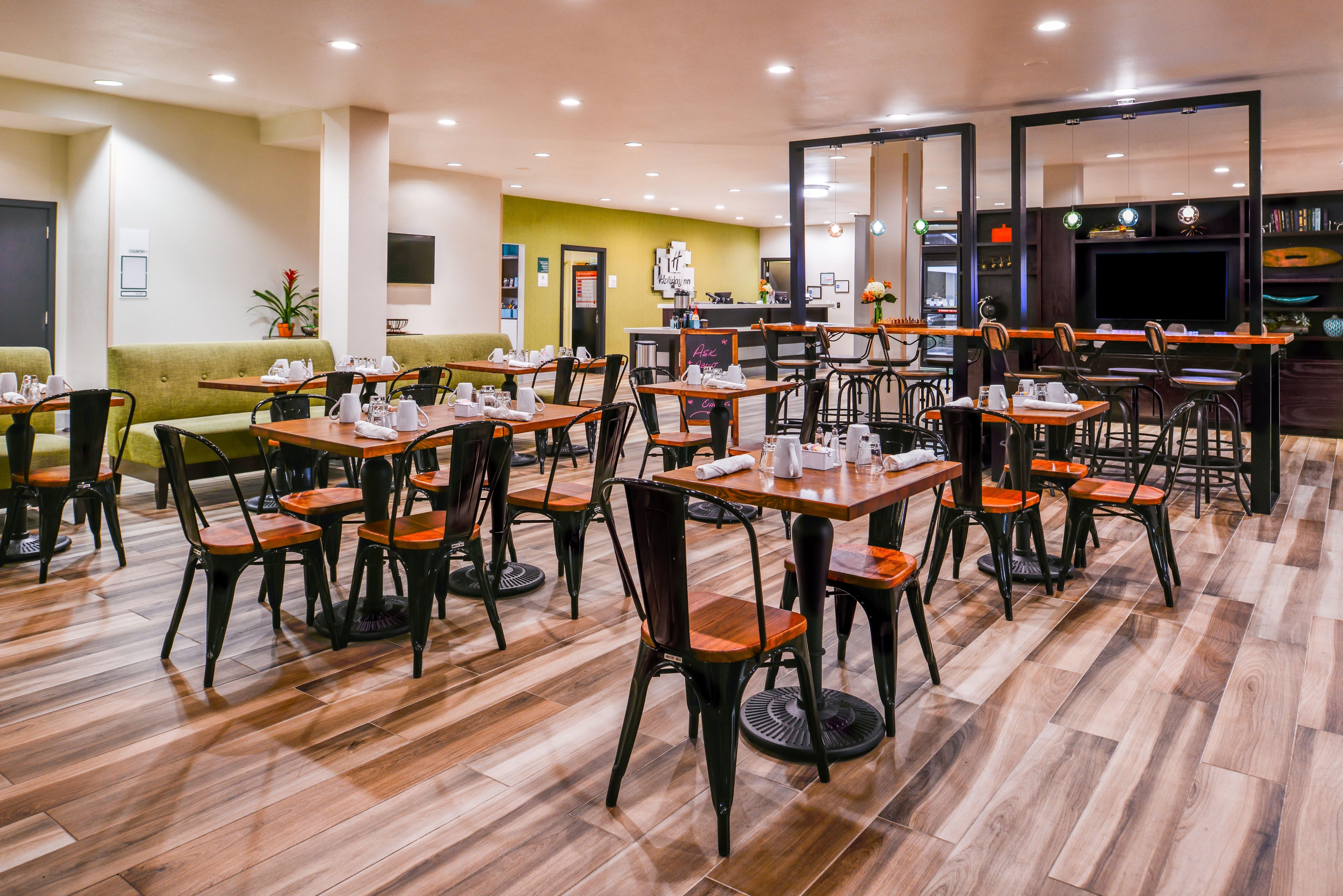 Holiday Inn And Suites Addison By Ihg Экстерьер фото